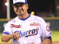 Juan Salvador Delgadillo cuando recibe el premio. EL INFORMADOR / M. Vargas