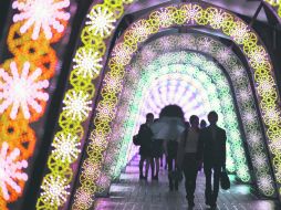 Las calles de la capital nipona se van llenando, de a poco, con una vistoza decoración navideña.  /