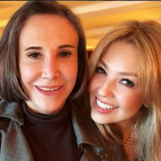 Thalía se encuentra con una rejuvenecida Florinda Meza