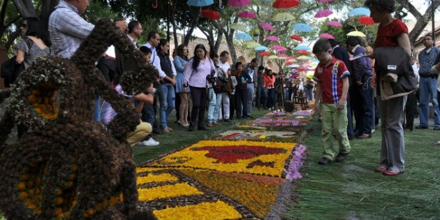 Admiran el monumental tapete de Patamban en Michoacán | El Informador