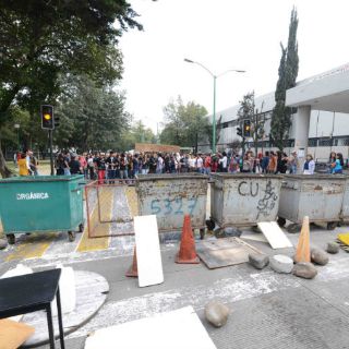 Estudiantes alistan bloqueos en el AICM y paro cívico