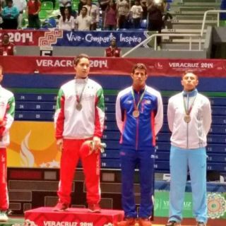 Daniel Gómez se queda con título de florete en JCC 2014