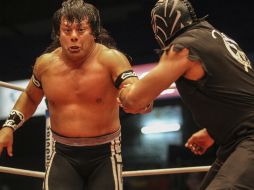 Al concluir la batalla, el enmascarado retó a Último Guerrero a una lucha de máscara contra cabellera, que fue desdeñada elegantemente. EL INFORMADOR / F. Atilano