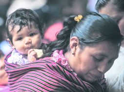 A quienes tienen habilidad para crear artesanías, se les proporciona una carta para que puedan vender sus productos,sin ser molestados. EL INFORMADOR / E. Barrera