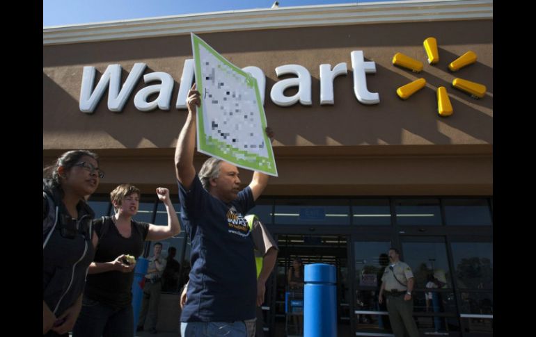 El pasado 12 de noviembre, la Sección 22 del SNTE convocó a bloquear las tiendas transnacionales en Oaxaca. EL INFORMADOR / ARCHIVO