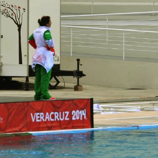 Viento afecta competencias de nado en Veracruz
