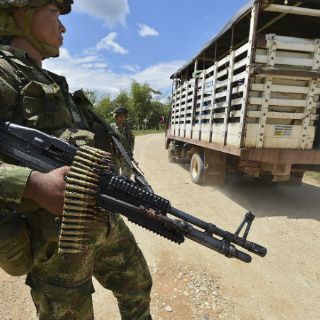 Santos recibe amplio apoyo por suspender diálogos con FARC