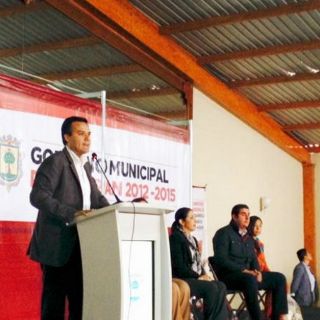 Entregan apoyos a casi tres mil jefas de familias