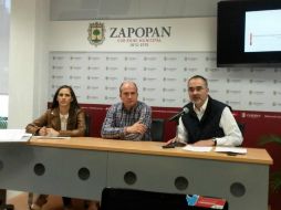 Salvador Caro Cabrera (d), Augusto Valencia y Margarita Alfaro, durante su conferencia de prensa. EL INFORMADOR / V. Meléndez