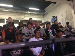 Desde uno de los palcos centrales del inmueble, los jugadores convivieron y observaron muy atentos el duelo. EL INFORMADOR / R. Alarcón