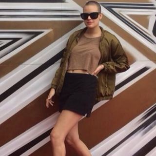 Hija de Demi Moore imita su estilo a rape