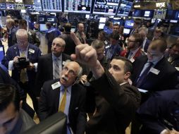 Sus indicadores como el S&P 500 y el mercado Nasdaq se muestran con un descenso. AP / ARCHIVO.