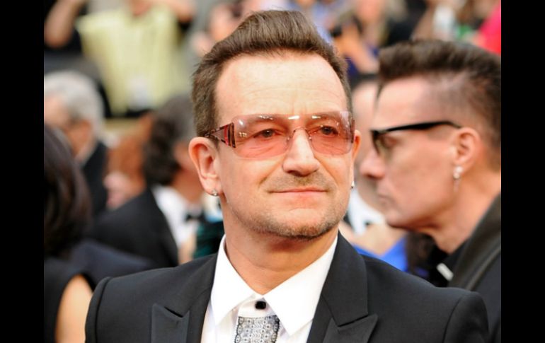 Bono necesitará terapia, pero se espera una recuperación pronta después de cancelar una semana programada en el 'The Tonight Show'. AP / C. Pizzello.