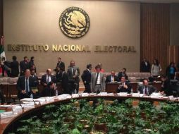 La sesión del INE termina poco después de las dos de la madrugada, seguida de otra que duró casi 13 horas. TWITTER / @INEMexico