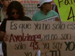 Fueron escoltados sin poner resistencia, hacia el metro. SUN / J. Boites