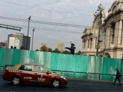 Bancos, comercios y edificios gubernamentales son cubiertos por maderas y vallas. SUN /