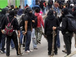 Presuntos estudiantes marchan para manifestarse contra autoridades gubernamentales. SUN / F. Ramírez