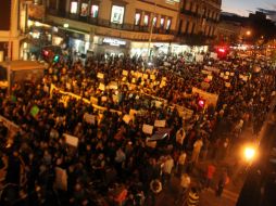 El contingente marchó por Juárez hasta 16 de Septiembre, para ir a Palacio Federal. EL INFORMADOR / A. Hinojosa