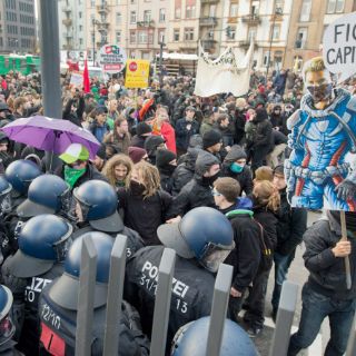 Dos mil anticapitalistas se manifiestan en el BCE, Alemania