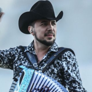 Público del 212 RMX corea a Fidel Rueda