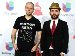Residente (der) Visitante (izq), posando en la alfombra verde de los Grammy Latino EFE / ARCHIVO