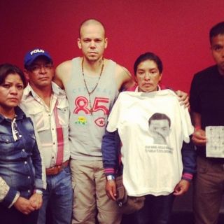 Residente de Calle 13 se reúne con padres de desaparecidos