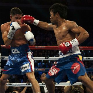 Pacquiao gana a Algieri tras derribarlo seis veces
