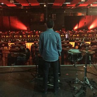 Rhye en el Cavaret, música delicada para un público ruidoso