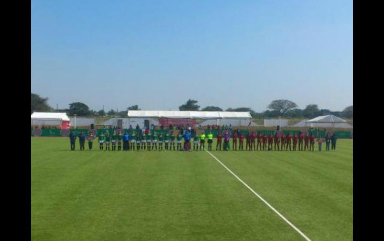 Selecciones femeniles de hockey sobre pasto en el campo del Centro de Alto Rendimiento. TWITTER / @JVeracruz2014