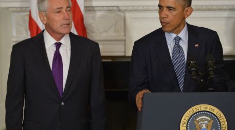 Chuck Hagel (i) salió en el momento apropiado, señala el mandatario estadounidense. AFP / M. Ngan