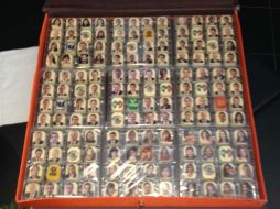 La caja de chocolates contiene 128 piezas con las caras de los senadores impresas. SUN / F. Nieto