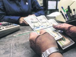 Fuerte. El dólar estadounidense se fortaleció ante los riesgos y la cautela que persiste en el mercado. EL INFORMADOR / F. Rodríguez