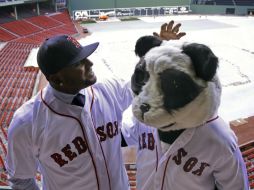 Pablo ya porta sus nuevos colores en el Fenway Park. AP / S. Savoia