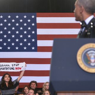 Increpan a Obama por deportaciones en acto en Chicago