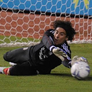 'Memo' Ochoa interesa en Brasil
