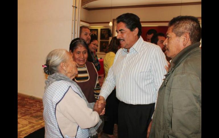 El alcalde de Guadalajara, Ramiro Hernández con los comerciantes. TWITTER / @ramirohdezg