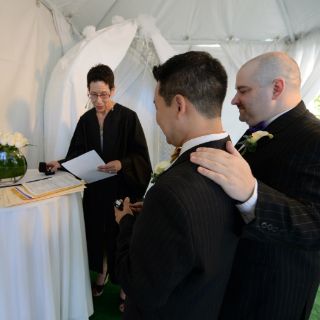 Sarkozy descarta anular matrimonios homosexuales ya contraídos