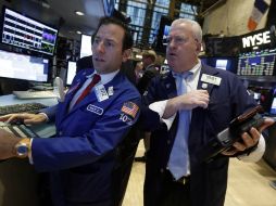 Los inversionistas están a la espera de que se publiquen datos de pedidos de bienes duraderos y del sector inmobiliario. AP / R. Drew