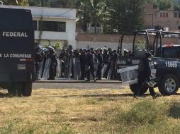 Los elementos de la Policía Federal se encuentran con escudos, cascos, chalecos y diverso equipo para entrenamiento. TWITTER / @yamecanse_