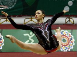 La primera áurea para Castillo fue en la modalidad de aro, mientras que su segunda en la modalidad de pelota. NTX / J. Arciga.