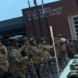 Hallan cadáver en zona de protestas en Ferguson