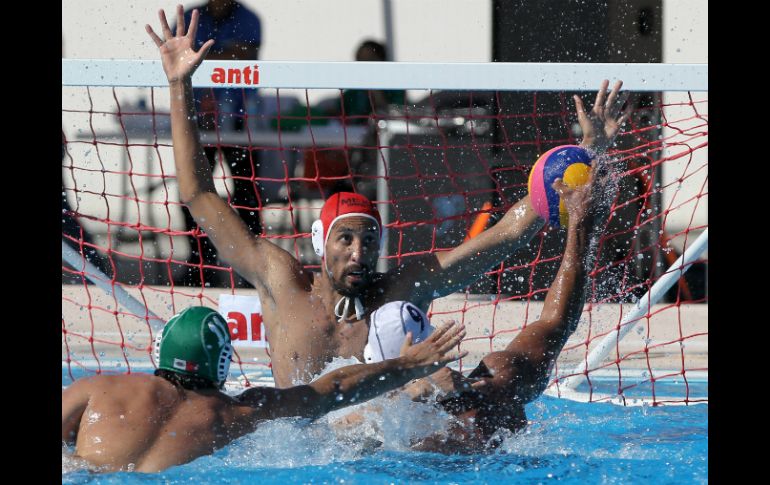 El juego se efectuó esta tarde en el complejo acuático de la Unidad Deportiva Leyes de Reforma. EFE / U. Ruíz