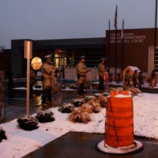 Revelan incongruencias en documentos judiciales de Ferguson