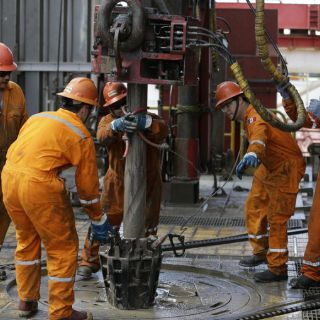 Petróleo, en su nivel más bajo tras decisión de OPEP