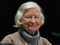 Phyllis Dorothy Jame, mejor conocida como P.D. James, escribió una veintena de novelas policiacas. EFE / H. Kaiser