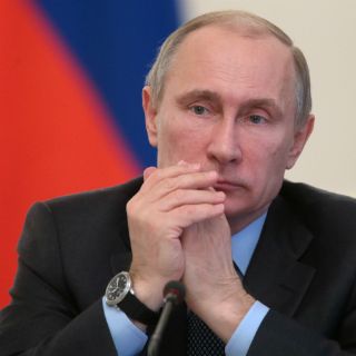 El precio del crudo, estable en primera mitad de 2015: Putin
