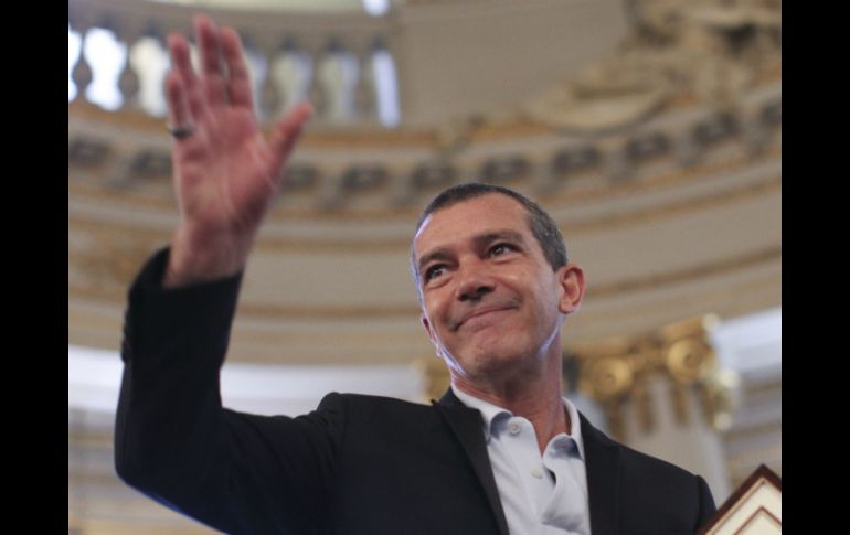 Banderas es muy querido por los argentinos por los constantes viajes que realiza. EFE / D. Fernández