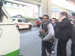 El hombre le quitó sus pertenencias a la señora y corrió sin que fuera detenido. YOUTUBE / Hola Atizapan