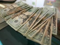 El tipo de cambio para solventar obligaciones en moneda extranjera pagaderas en el país es de 13.8965 pesos. EL INFORMADOR / ARCHIVO