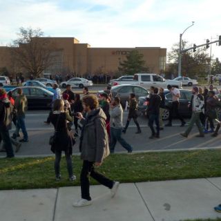 Cierran centro comercial por protestas en Ferguson
